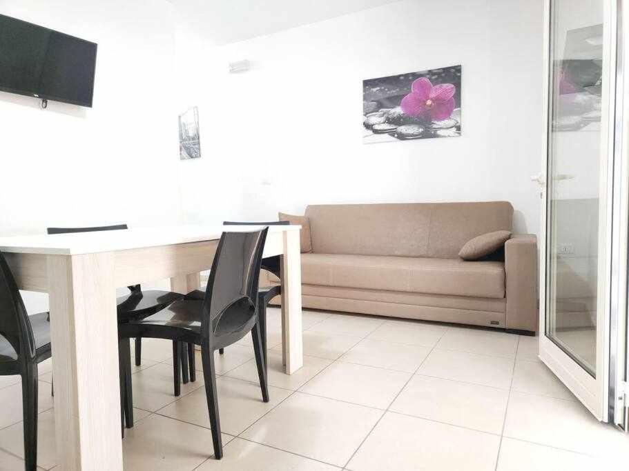 App Girasole 1A 300 Metri Dal Mare In Salento Apartment Torre San Giovanni Ugento Exterior photo